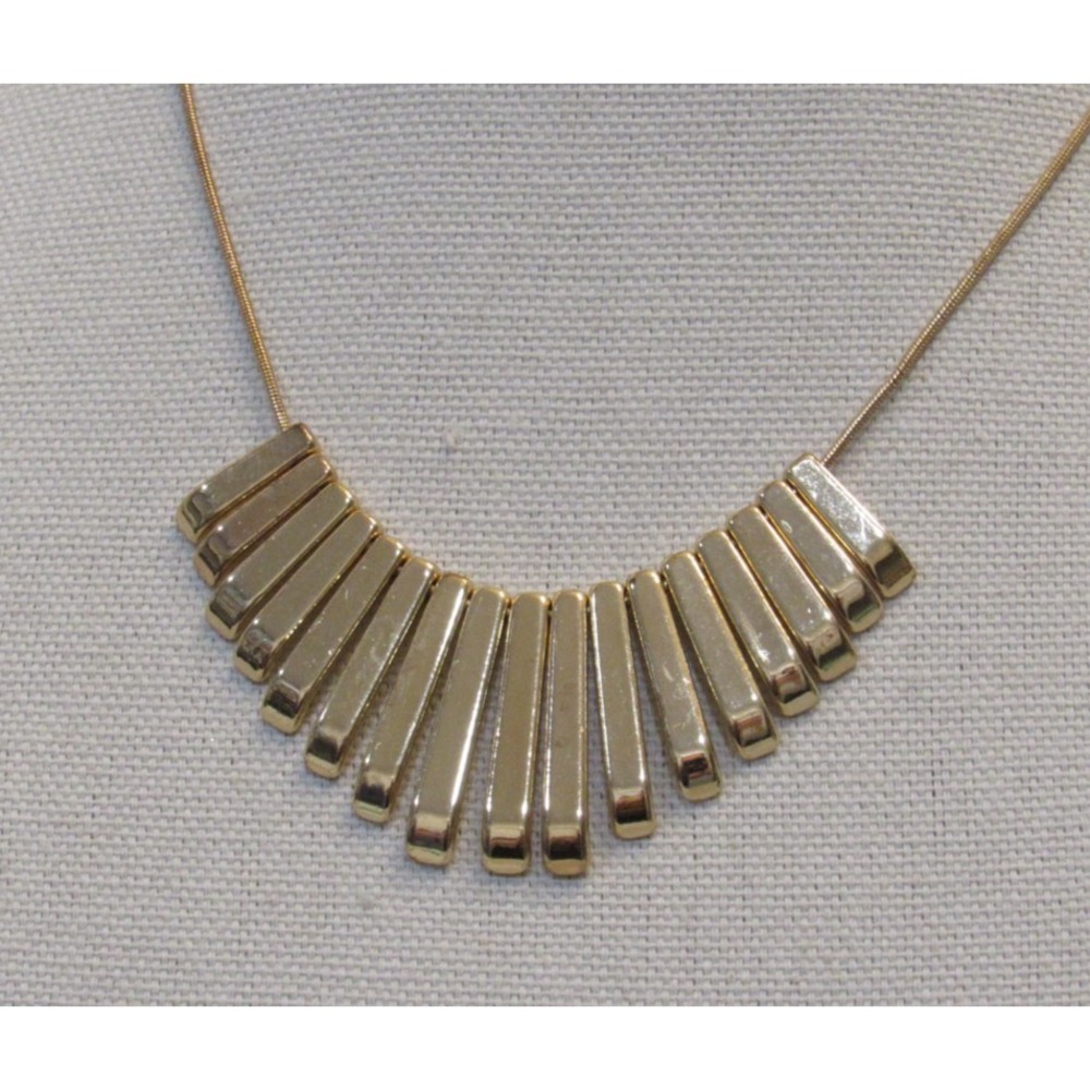 Gold Tone Necklace Sliding Dangle Old Money Quiet Luxury Minimal Regal Upscale - Picture 5 of 5